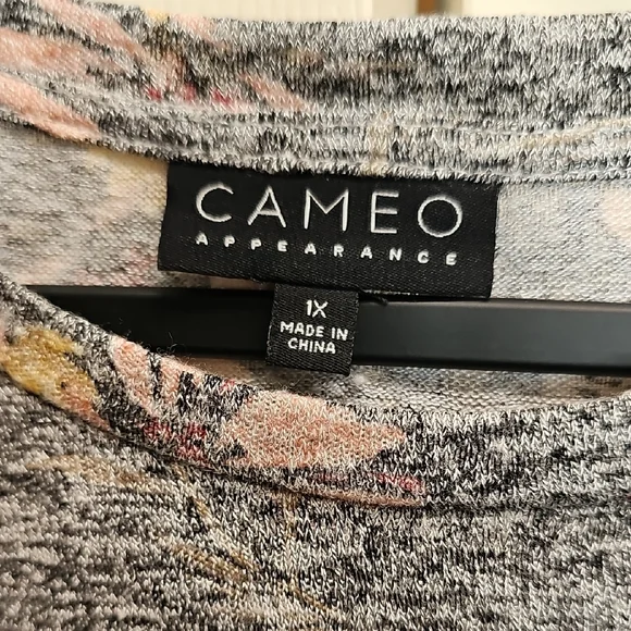 cameo Heathered Gray Floral Tunic with Pink and Yellow Accents - Picture 2 of 5